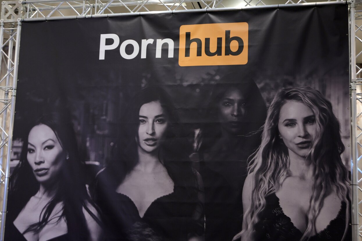 Pornhub сделал порнобизнес легальнее и безопаснее. Но борьба с детским порно  на сайте поставила под угрозу невиновных работников индустрии Главное из  фильма Netflix «Денежный выстрел: История Pornhub» — Meduza