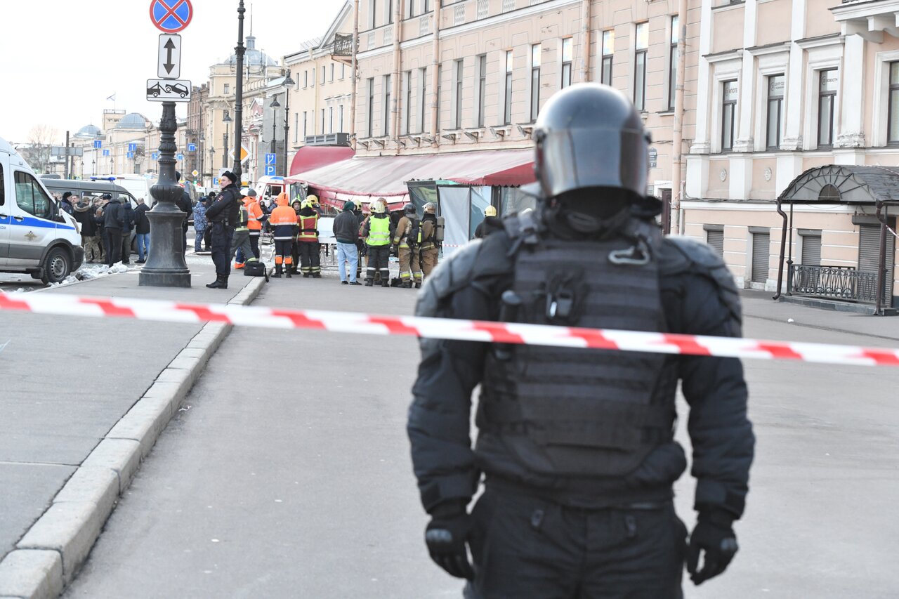 В кафе Петербурга на «творческом вечере» «военкора» Владлена Татарского (у  него полмиллиона подписчиков в телеграме) произошел взрыв. Блогер погиб —  Meduza