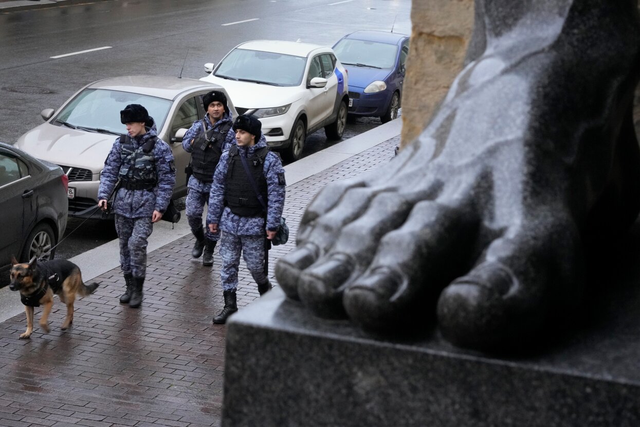 Это пока не Большой террор. Но это сталинская логика» Россию накрыла волна  политических дел. Оппонентов власти сажают на немыслимые сроки. Неужели  «новые массовые репрессии» все-таки начались? — Meduza