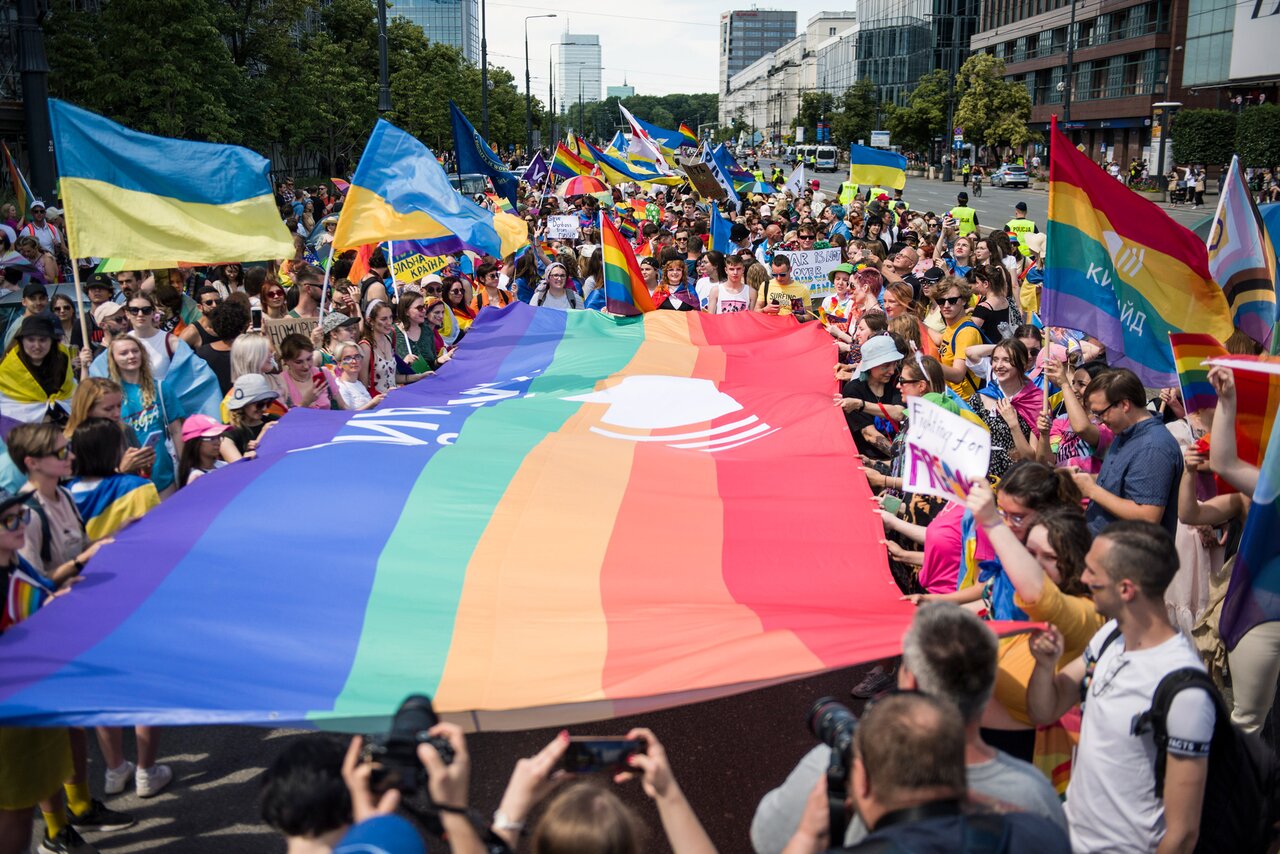 Каждый день может быть последним Украинские ЛГБТК-активисты добились закона  о «регистрируемых партнерствах» — его могут принять уже в этом году.  «Медуза» рассказывает, как им это удалось — Meduza