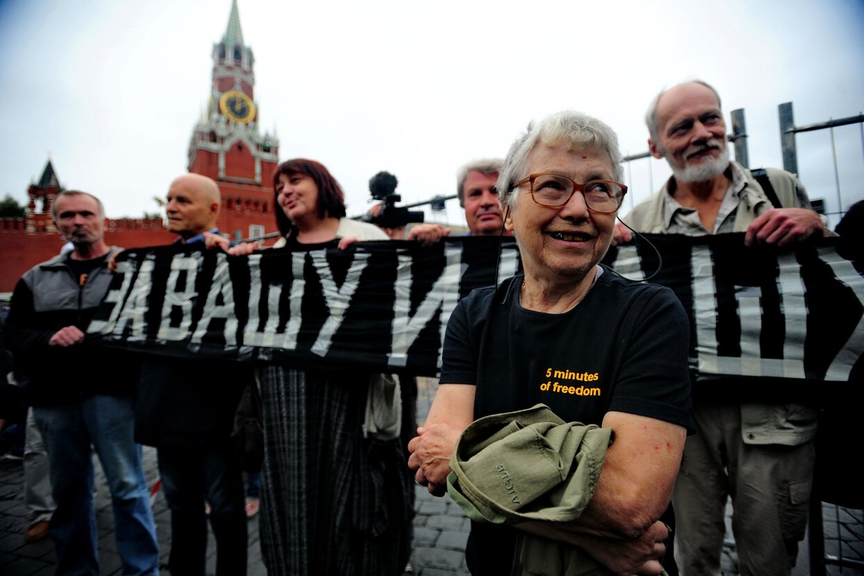 Сегодня люди загнаны, но так будет не всегда» 55 лет назад советские войска  вторглись в Чехословакию — а у Кремля прошла «демонстрация семерых». Ее  участник Павел Литвинов — о параллелях между 1968-м