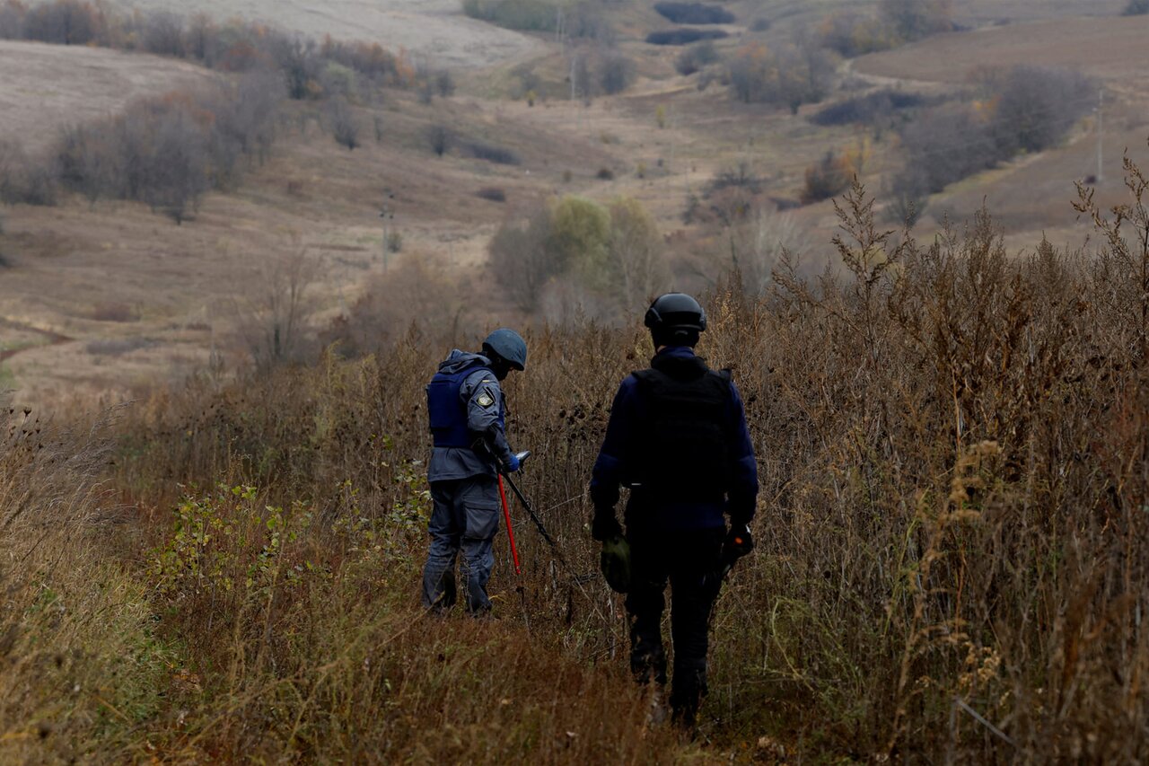 Смысл противопехотной мины — не убить, а покалечить» Война сделала Украину  самой заминированной страной мира. На полное разминирование уйдут десятки  лет. Выпуск рассылки Kit на «Медузе» — Meduza