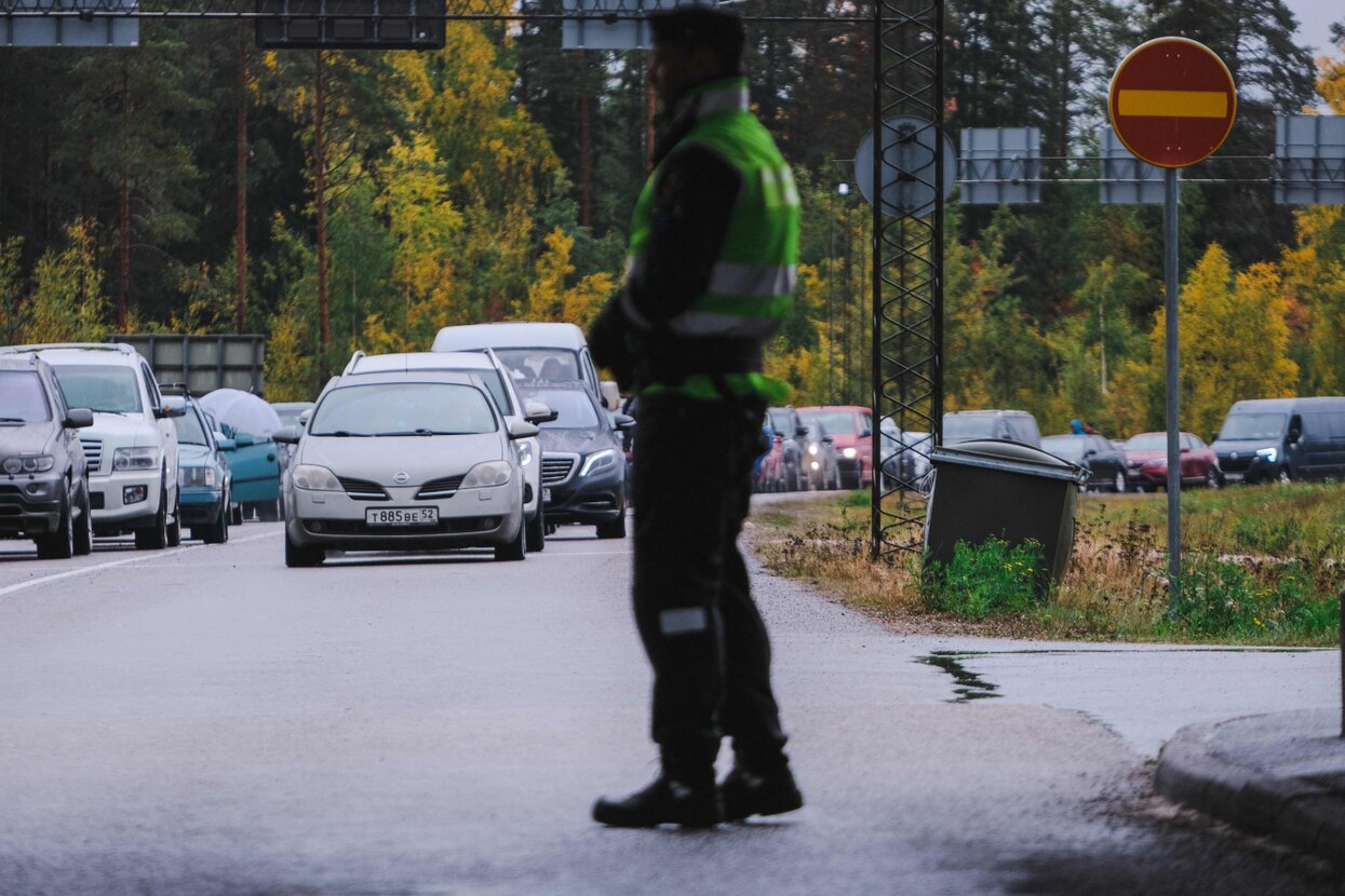 Финляндия вслед за странами Балтии запрещает въезд автомобилей с  российскими номерами В Эстонии предлагают конфисковывать машины, которые  уже находятся в стране — Meduza