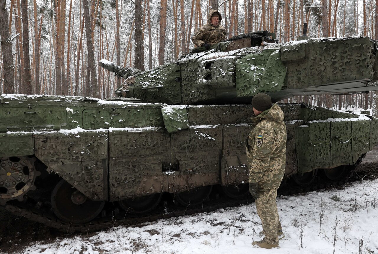 Украинские танкисты тренируются на полигоне под Киевом Шестьсот тридцать  седьмой день войны. Фотографии — Meduza