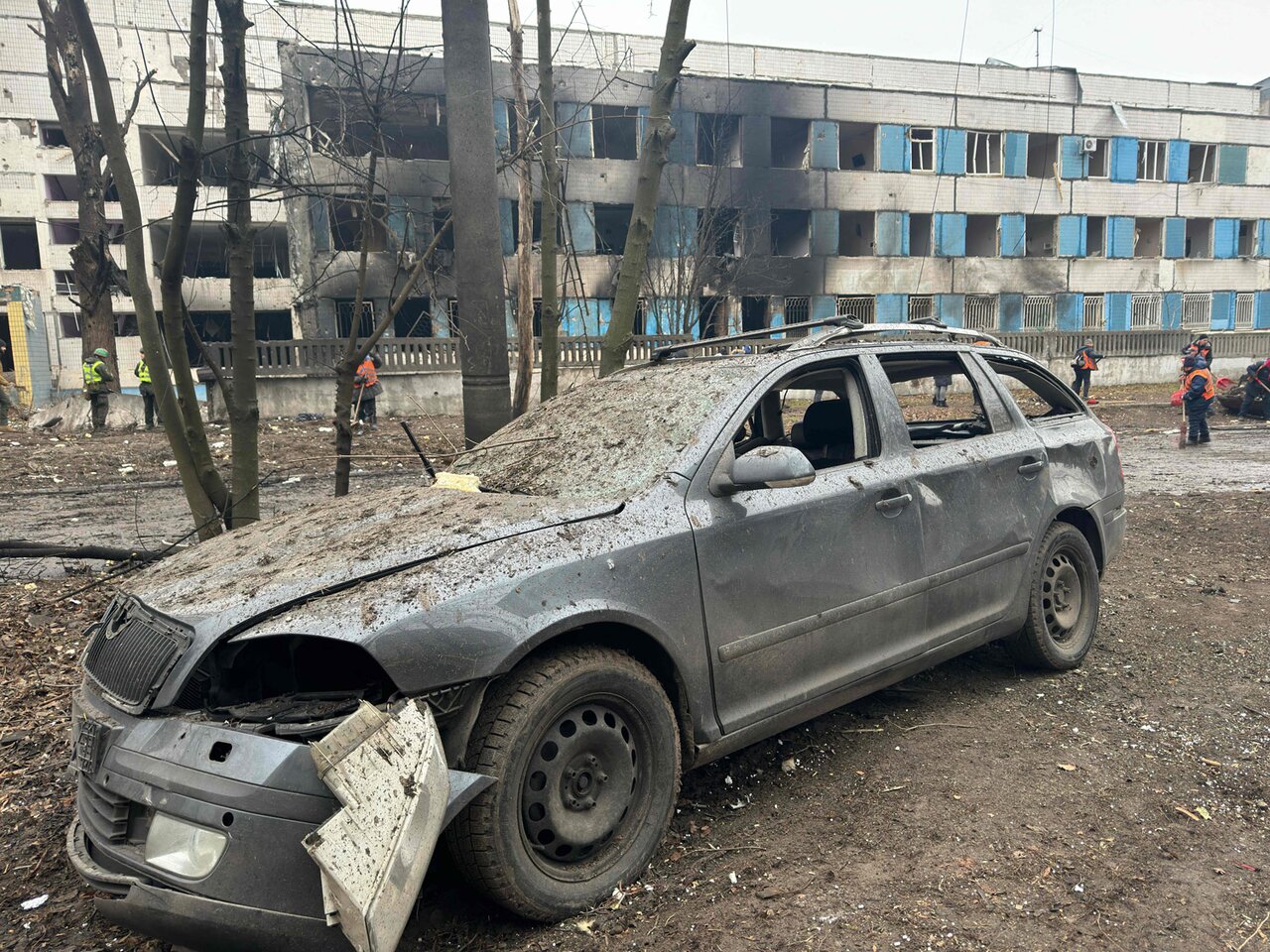 Россия выпустила более 100 ракет по Украине. В Киеве, Одессе и Львове  повреждены жилые дома, в Днепре — торговый центр. 30 человек погибли,  ранены больше 160 — Meduza