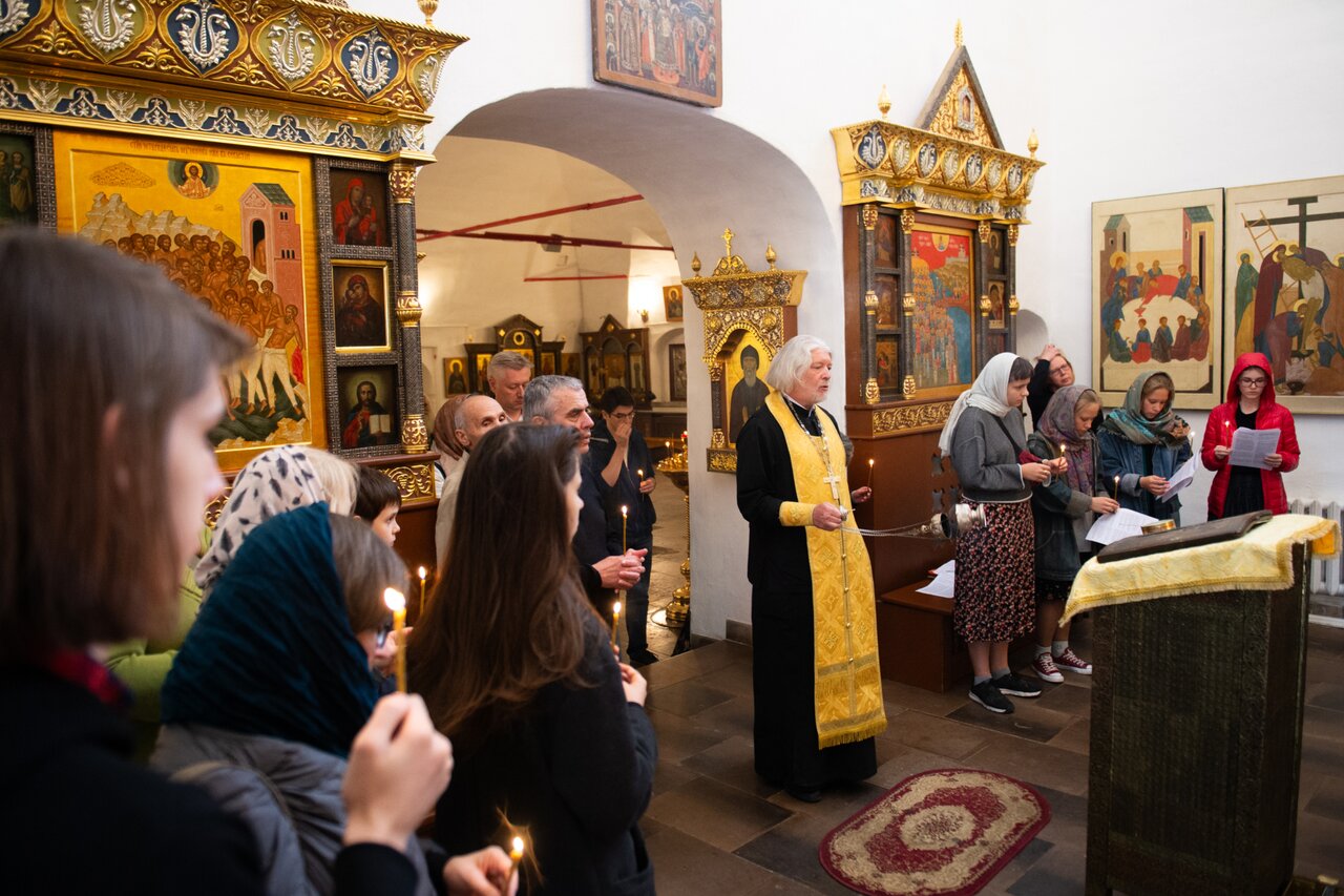 Человек любви. Бывших хиппи не бывает» Священника Алексея Уминского лишили  сана, а его прихожан — поддержки и утешения. Вот какое место он занимал в  их жизни — Meduza