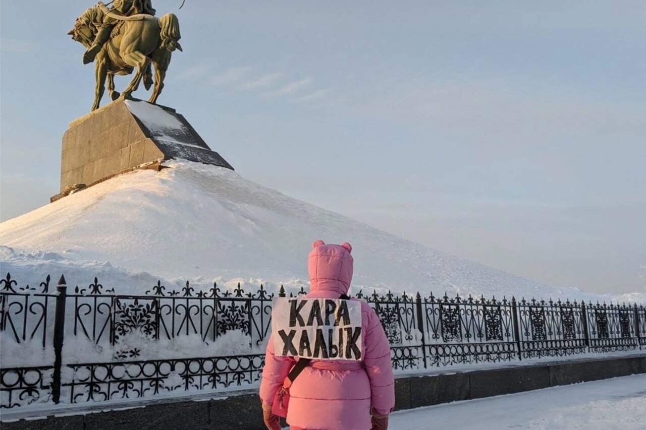 В тени горы Куштау В Башкирии прошли многотысячные митинги протеста в  поддержку активиста Фаиля Алсынова. Что происходит в республике сейчас? —  Meduza