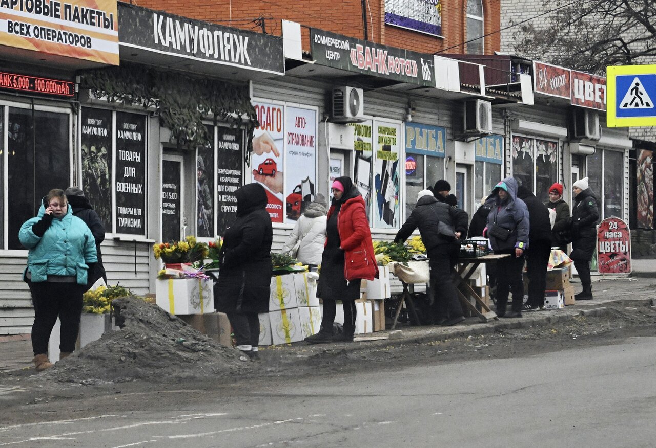 Россия нанесла удар по Одессе во время визита в город президента Украины и  премьер-министра Греции. ВСУ установили «зубы дракона» возле Часова Яра  Семьсот сорок второй день войны. Фотографии — Meduza