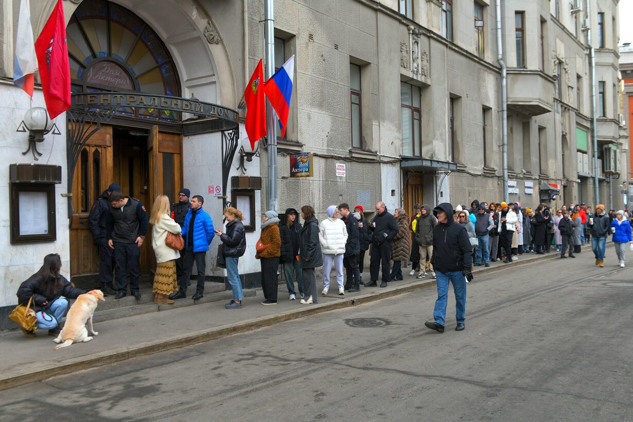 Полдень против Путина». Опубликованы фото и видео с участков в Москве —  Meduza