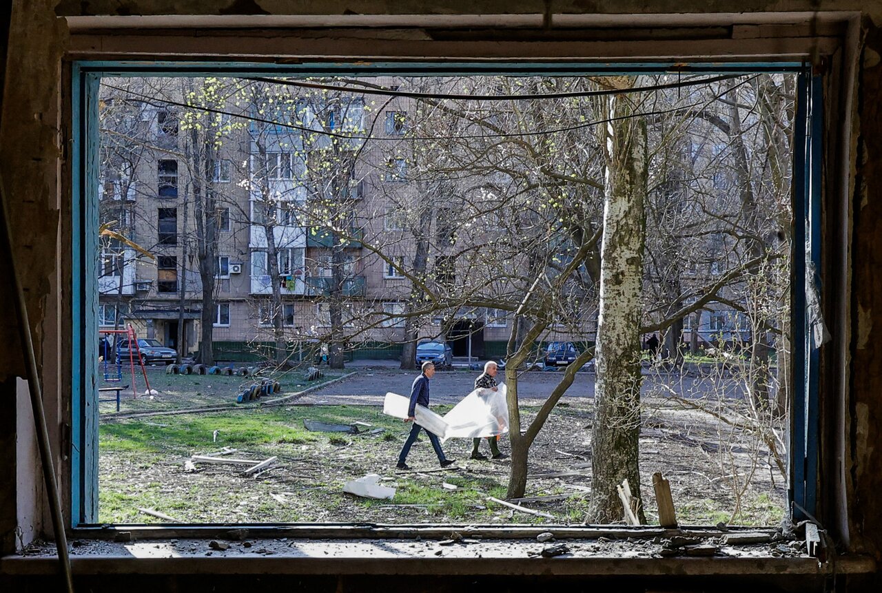 В Запорожье дети впервые с начала войны вернулись в школы Семьсот семьдесят  первый день войны. Фотографии — Meduza