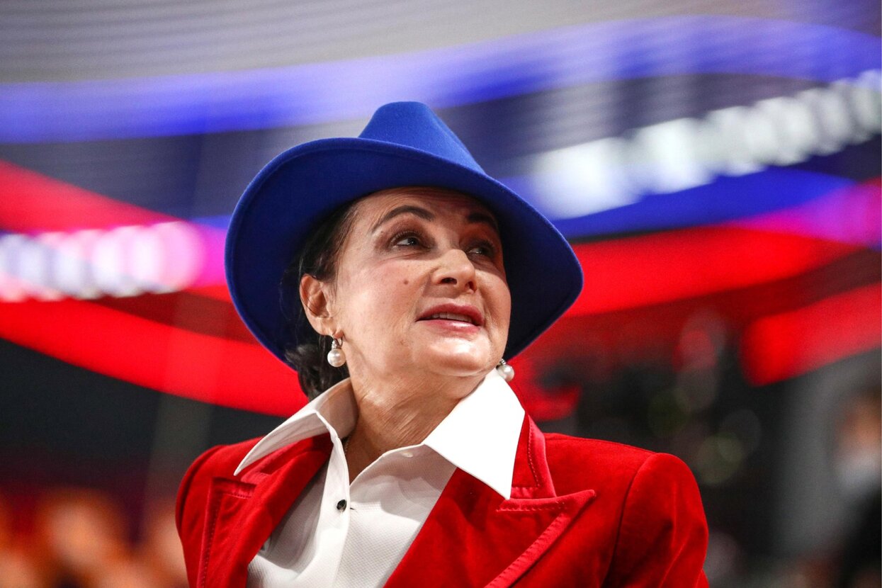 Қынаптағы қатты фистингтің порно фотосы