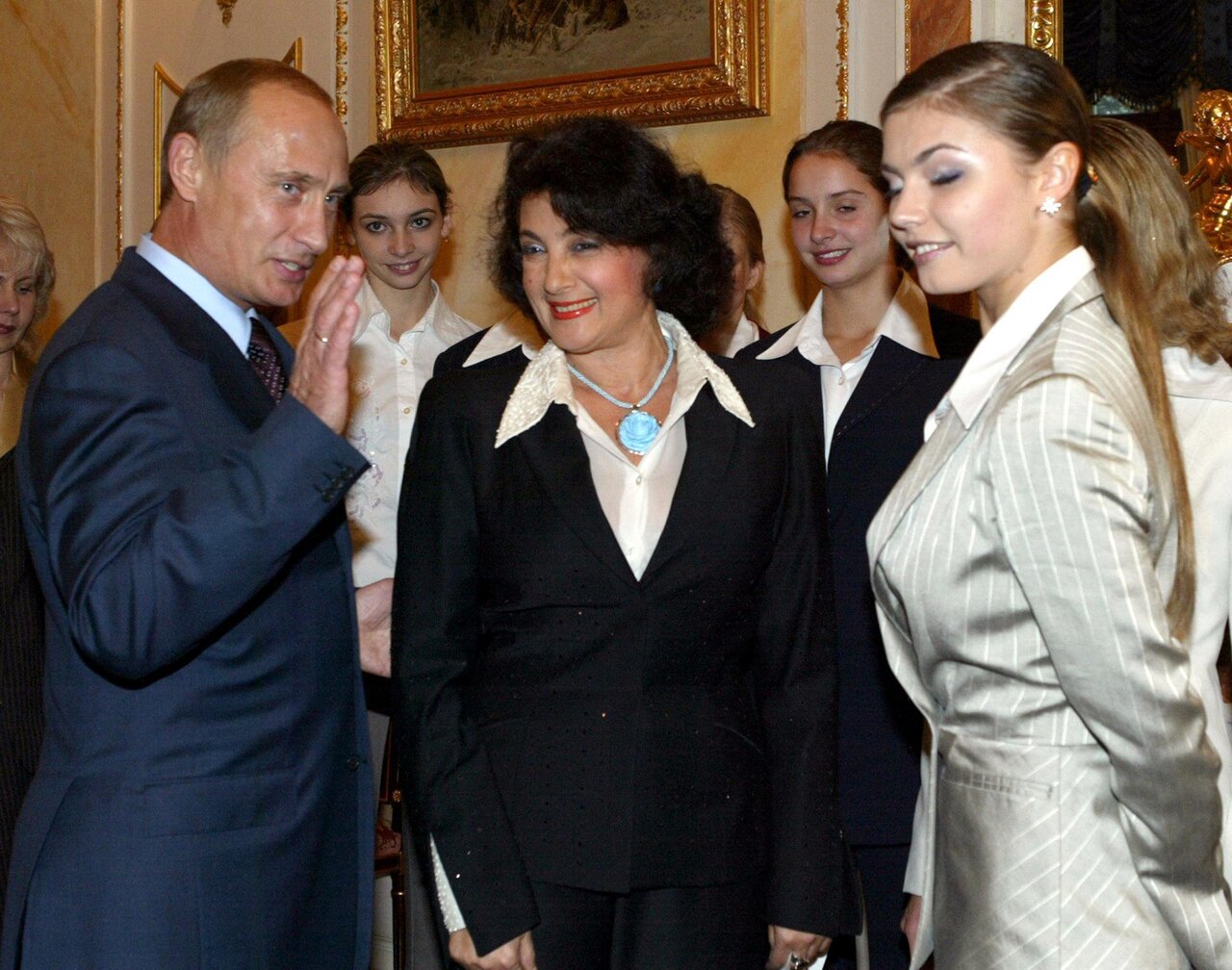 Үйдегі киска фотосуреттері