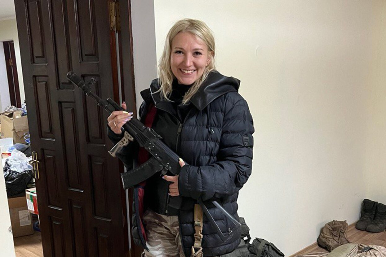 Рэйчел Хёрд-Вуд  Джонни Депп выиграл дело против Эмбер Херд. Этот процесс превратился в  телешоу, публичную травлю и важное социальное явление Вот что о нем надо  знать — Meduza