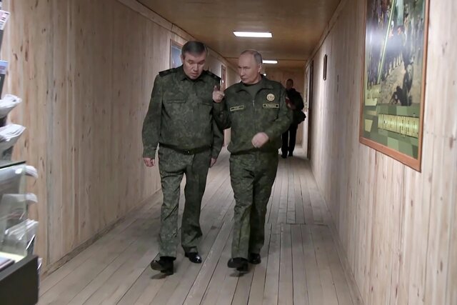 Velika Britanija ponuja Ukrajini varnostna jamstva v slogu Nata, ZDA grozijo z ustavitvijo pomoči