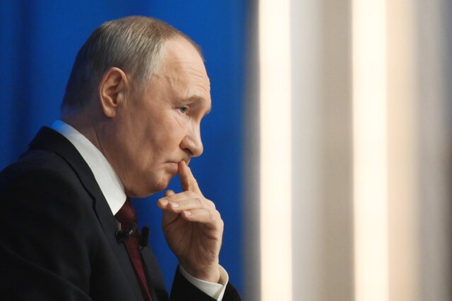 Balanced budgets and broken promises. Meduza fact-checks Putin’s most problematic claims in his latest call-in marathon