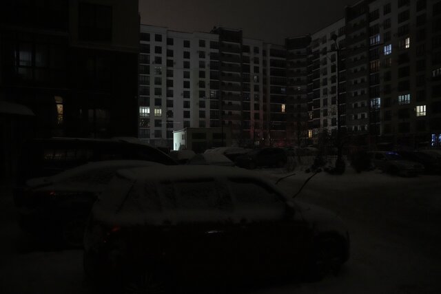 Winter blackout. Russian strikes have left hundreds of Kyiv apartment buildings without heat or power amid freezing temperatures