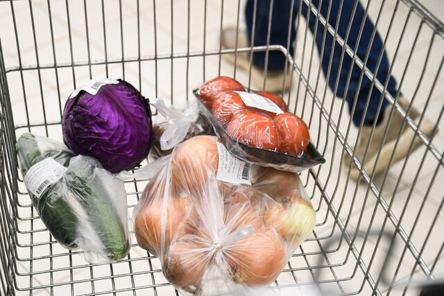 As food prices surge, Russians stop buying fruit, ignore expiration dates, and brace for more hikes