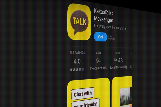 Россияне массово скачивают самые разные мессенджеры — только бы не переходить в Max. Хит последних дней — корейский KakaoTalk. В Южной Корее этот сервис используют более 90% жителей, однако за ее пределами он пока не слишком известен