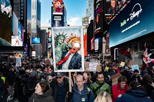 Восемь миллионов человек вышли на акции протеста против Трампа в США. Шествия прошли во всех штатах. Фотографии