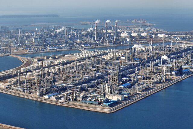 Иран зарабатывает на экспорте нефти вдвое больше, чем до начала конфликта с США и Израилем. Он «выигрывает энергетическую войну», пишет The Economist