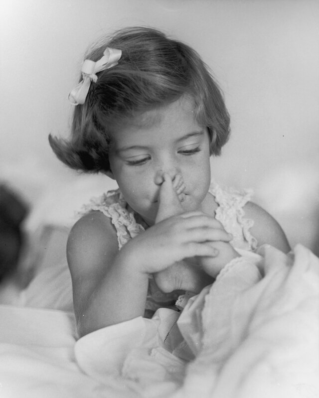 Слышали, что духи «с феромонами» привлекают окружающих? Но возможно ли это с точки зрения науки? И есть ли вообще у человека феромоны? Все, что нужно знать об обонянии и роли запахов в нашей жизни — в том числе при выборе партнера