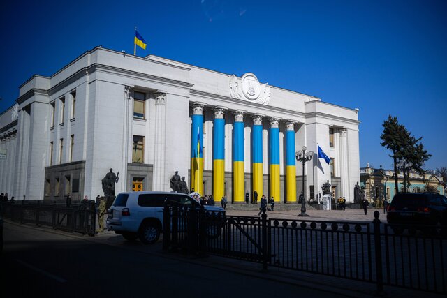 «Рада сломалась». В украинском парламенте самый серьезный кризис с начала большой войны. Вот как он назревал — и что может означать для всей страны