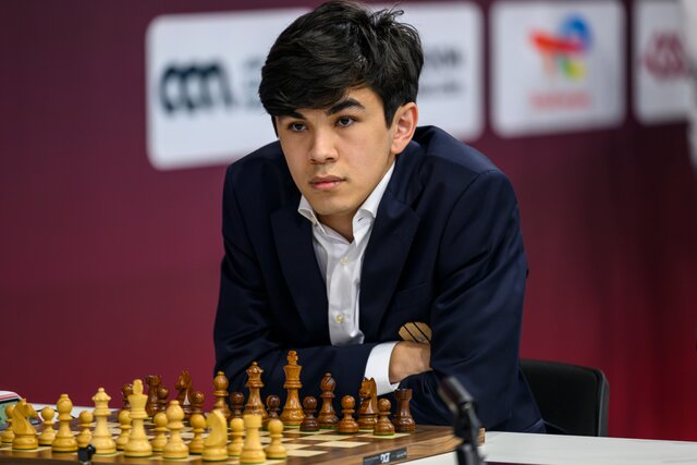 В мире шахмат новая суперзвезда — 20-летний Жавохир Синдаров из Узбекистана . Он разгромно победил в Турнире претендентов — и теперь может стать новым чемпионом мира