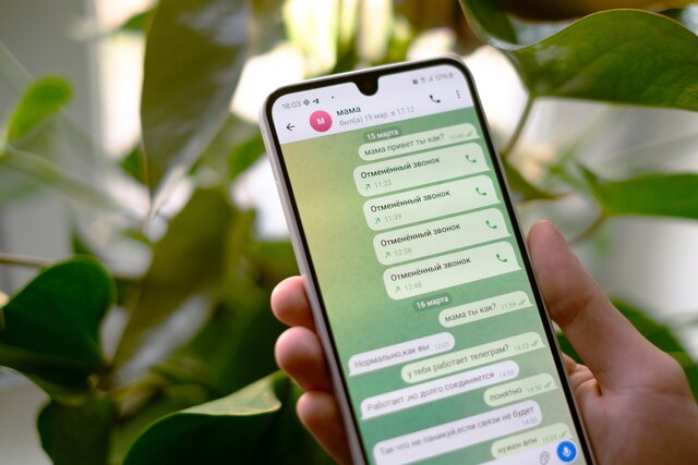 «Шок и слезы». Связаться из-за границы с родственниками (особенно пожилыми) в России сейчас как никогда сложно. Вот как это делают наши читатели. Большинство все же нашли способ, но все равно очень злятся на российские власти