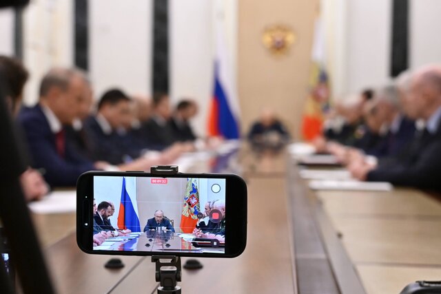 Почему блокировки могут привести к расколу элит в России? И какова здесь роль Путина? Рассуждает Татьяна Становая (Carnegie Politika)