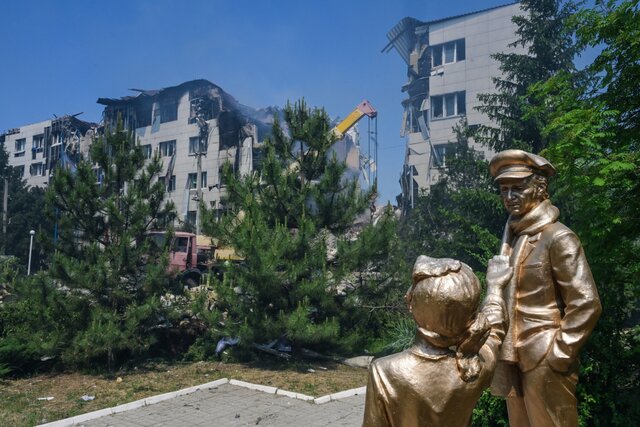 Война. 1550-й день. Удар по колледжу в Старобельске. Погибли десять человек. Путин обвинил в теракте «киевский режим» и пригрозил ответом
