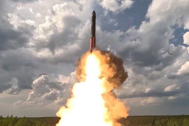 «Православный олигарх» Константин Малофеев представил на ПМЭФ сценарии будущего России. Хороший сценарий предполагает ядерный удар. Да, мы не ошиблись — он действительно так сказал