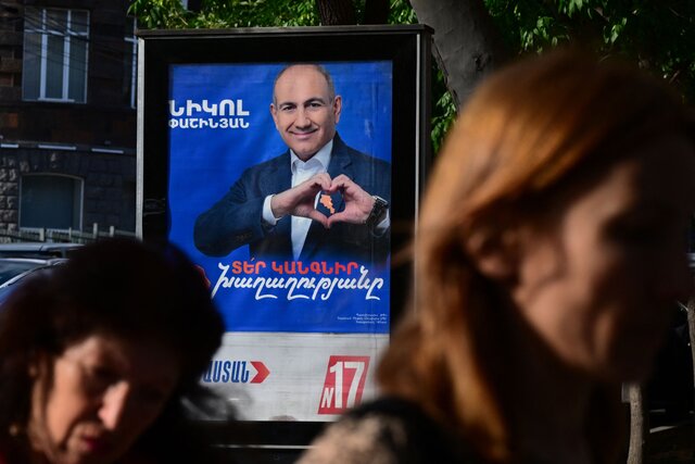 Завтра в Армении выборы. На них решится, как будет дальше развиваться страна: в сторону Европы или России. Пашиняну противостоят четыре пророссийских политика, а из РФ должны прилететь голосовать армяне (кстати, прилетят ли?)