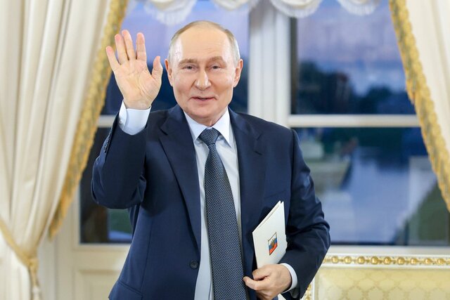 Путин на фоне снижения рейтингов стал чаще появляться на пуб