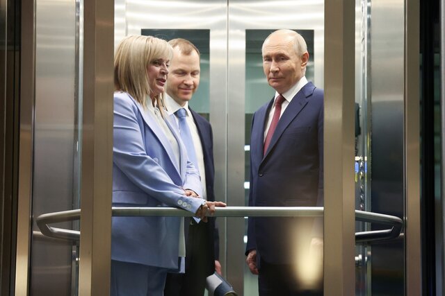 Силовики убеждают Путина перенести думские выборы, утверждают собеседники «Медузы». Эта идея стала популярнее после украинских атак на Москву
