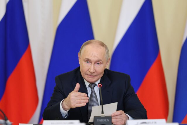 Путин заявил, что продолжит воевать — хотя Украина предлагала остановить дальнобойные удары по России. Z-блогеры реагируют сдержанно. Зато их читатели — честно. Анализируем по реакциям: 🤣 и 🙈 уже обгоняют 👍 даже среди сторонников войны