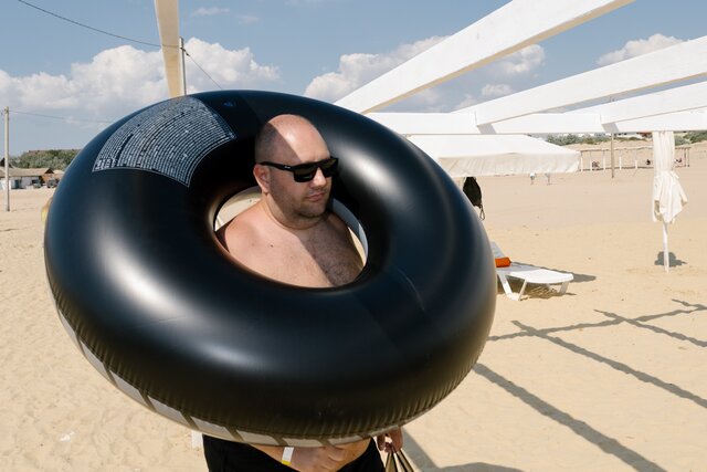 Oil on the beaches, drone attacks, gasoline shortages: Russia’s Black Sea coast is now a perilous place to vacation. So why do Russians keep coming?