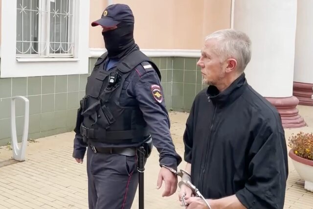 Следователи 20 лет не могли поймать маньяка, убивавшего девушек в Подмосковье. Подозреваемым оказался несостоявшийся актер из Бердска Алексей Гаськов, друживший еще с одним преступником — «джинсовым маньяком» Михаилом Юдиным