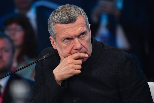 Владимир Соловьев прочитал слитые переписки Собчак. Его вывод: «одна израильская журналистка» может быть связана с антивоенным заговором. Краткий пересказ измышлений пропагандиста