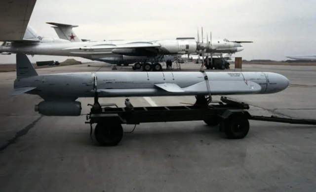 Россия наладила поставки военных технологий из Японии в обход санкций. За организацию схемы под видом сотрудника «Аэрофлота» отвечает офицер ГРУ, выяснила The New York Times