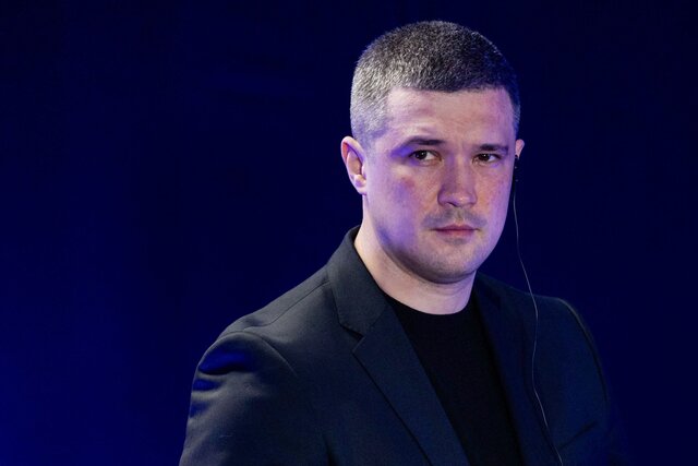 Главком ВСУ Сырский плетет интриги, ему пора уйти. Михаил Федоров созвал пресс-конференцию, чтобы обсудить свою отставку с поста министра обороны Украины. Краткий пересказ