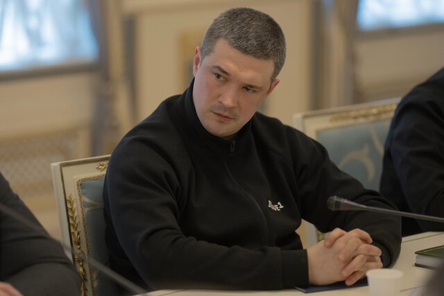 Кабмин Юлии Свириденко проработал всего год. Вместе с ней Зеленский отправил в отставку и министра обороны Михаила Федорова. Почему украинцы критикуют эти решения?