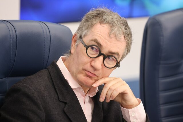 Ректор ГИТИСа Григорий Заславский ушел с поста за несколько недель до выборов. Он возглавил институт как протеже Владимира Мединского и десять лет старался нравиться власти . Теперь его могут обвинить в коррупции