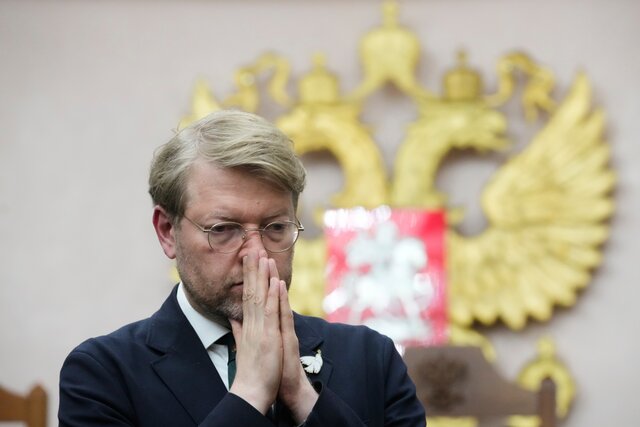 Верховный суд снял «Яблоко» с выборов в Госдуму по требованию конкурентов — партии «Родина». Главное. Из иска мы узнали, что антивоенная позиция — это экстремизм, а картинки из СhatGPT — это нарушение авторских прав