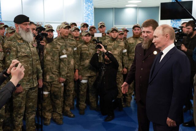Война. 1631-й день. Кадыров постоянно говорит о поддержке войны. Но в реальности «не горит желанием жертвовать своими людьми ради „русского мира“», выяснил The Economist