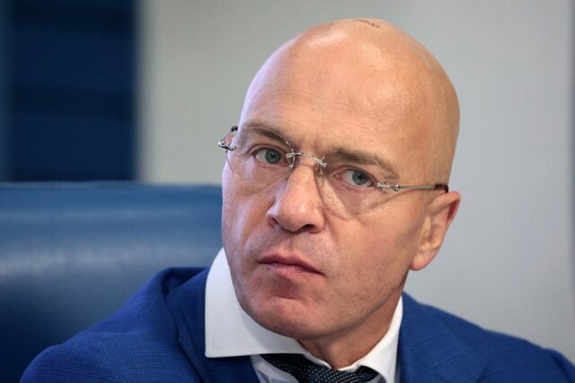 Четких правил нет, приходится перестраховываться. Есть целый набор критериев: ЛГБТ, наркотики, чайлдфри, экстремизм. Глава «Эксмо» — о том, как сегодня издать книгу в России