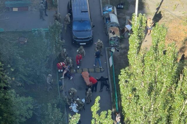 В Киеве то ли похитили, то ли задержали заместителя командира «Русского добровольческого корпуса» (воюет на стороне ВСУ). Из-за этого сотрудники украинских спецслужб устроили перестрелку