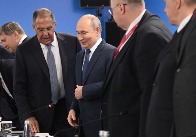 Российский фондовый рынок: переживает крупнейшее затяжное падение с 2008 года. Путин: это «небольшой минус»