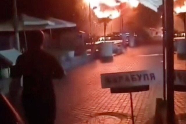 «Все кричат, дети плачут». Украинские морские дроны атаковали набережную Сочи, ранены почти 30 человек. Фотографии и видео