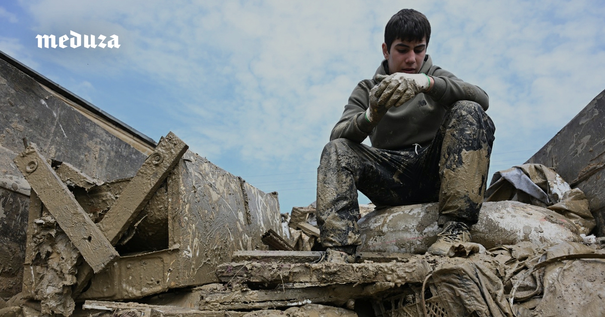 От наводнения в Дагестане пострадали тысячи людей. Им на помощь пришли соседи и волонтеры из других регионов. Вот как это было