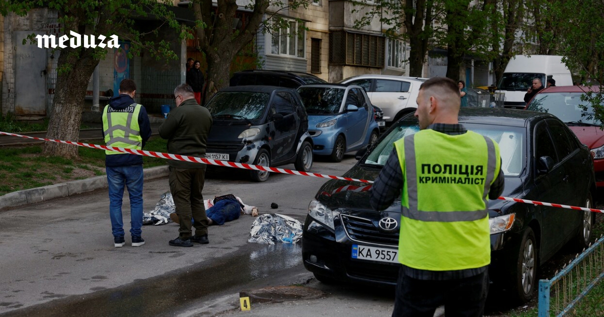 В Киеве уроженец Москвы открыл стрельбу по прохожим и захватил заложников в супермаркете. Погибли шесть человек, десять ранены. Стрелявший убит